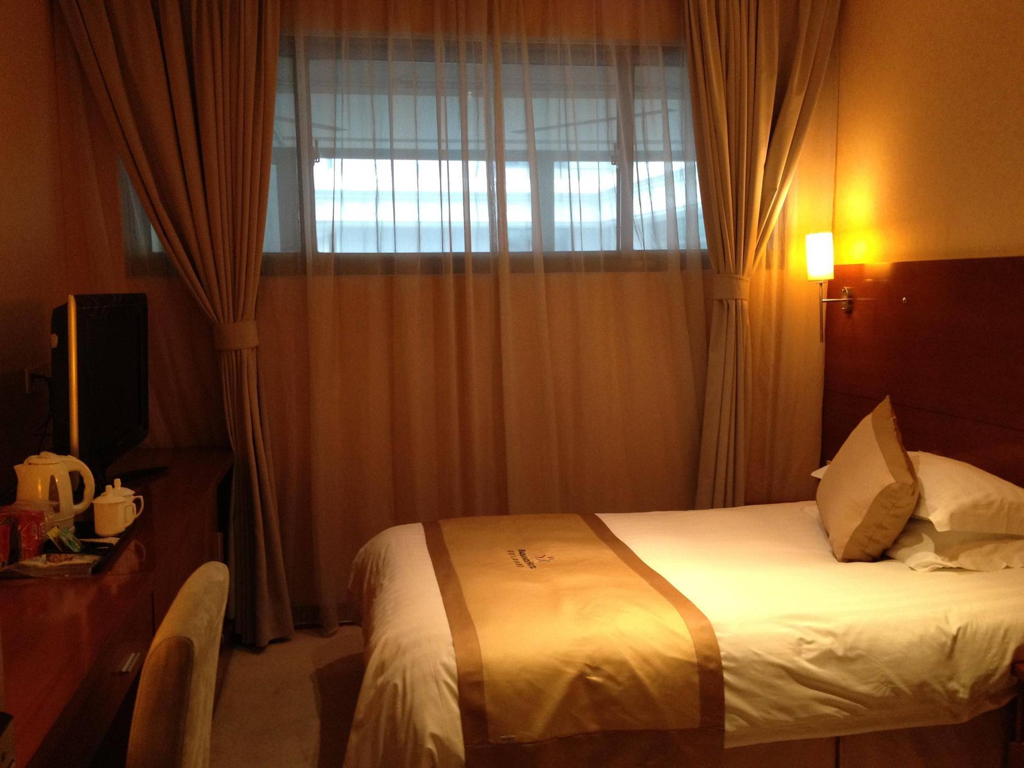 Radiance Hotel Шанхай Екстериор снимка