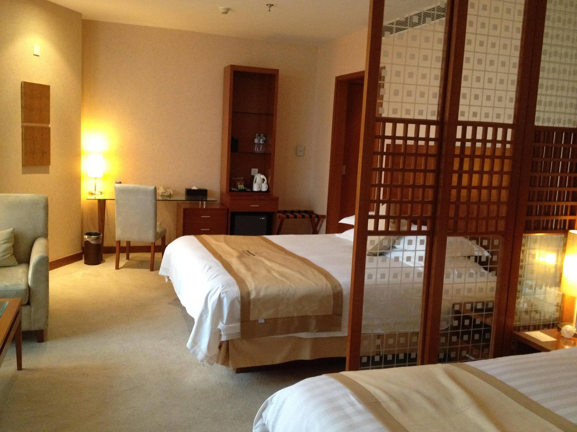 Radiance Hotel Шанхай Екстериор снимка