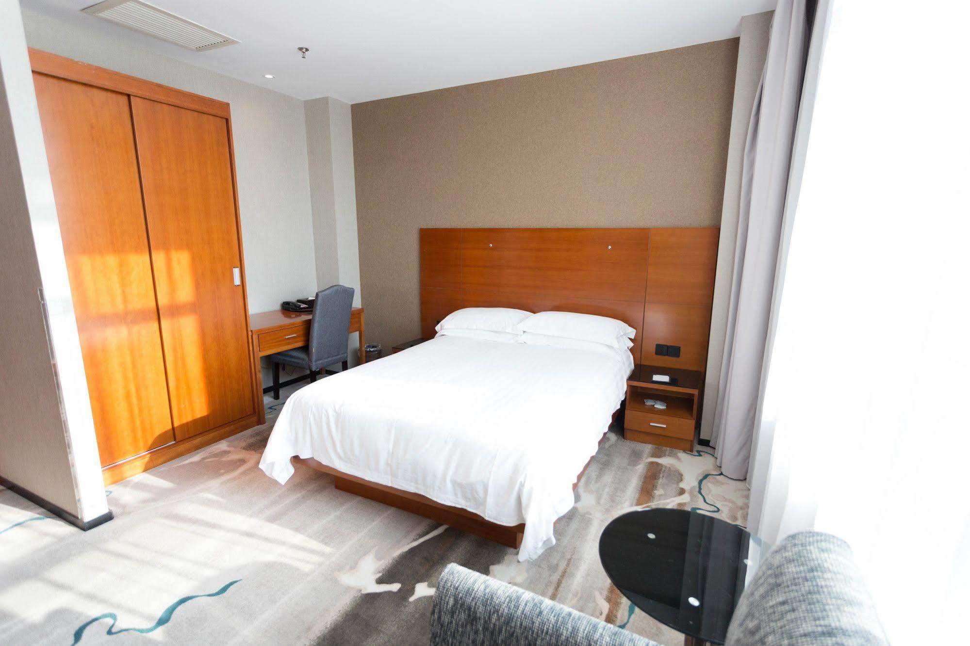 Radiance Hotel Шанхай Екстериор снимка