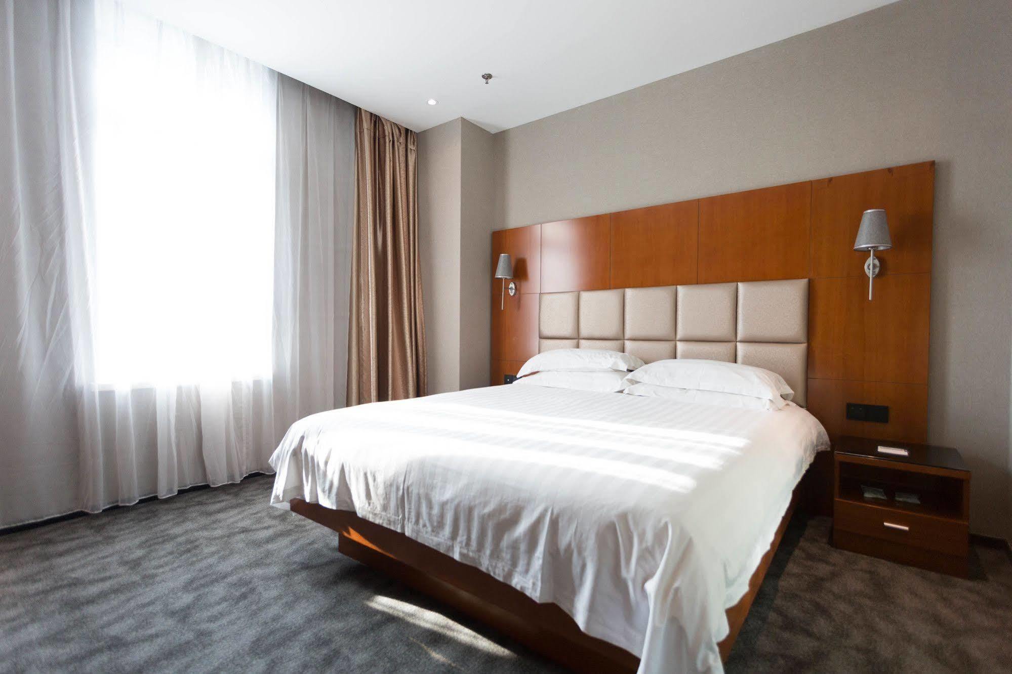 Radiance Hotel Шанхай Екстериор снимка
