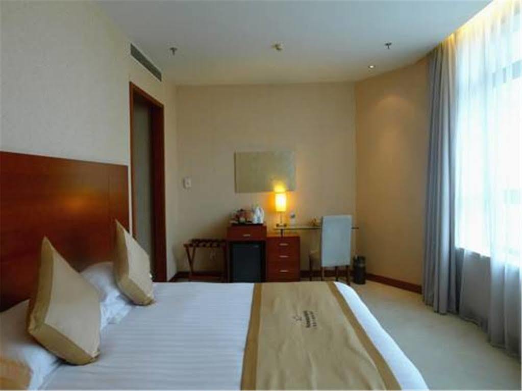 Radiance Hotel Шанхай Екстериор снимка