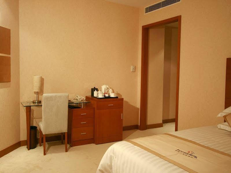 Radiance Hotel Шанхай Екстериор снимка